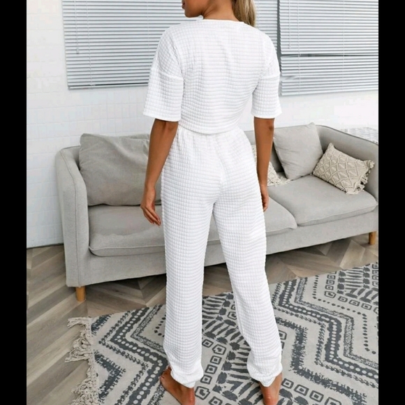 Zipper Detail Tee & Sweatpants - Picture 5 of 5